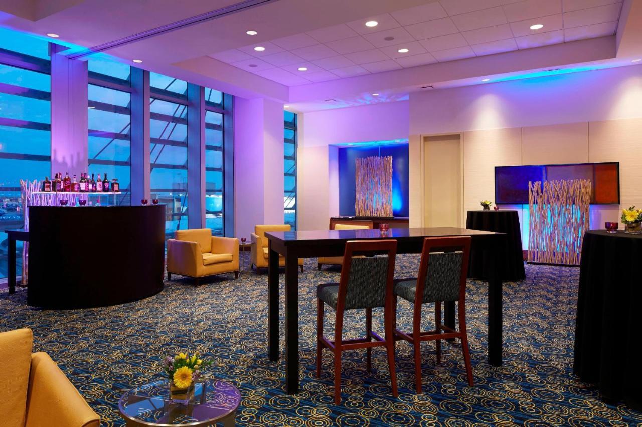 Marriott Montreal Airport In-Terminal Hotel Дорваль Екстер'єр фото