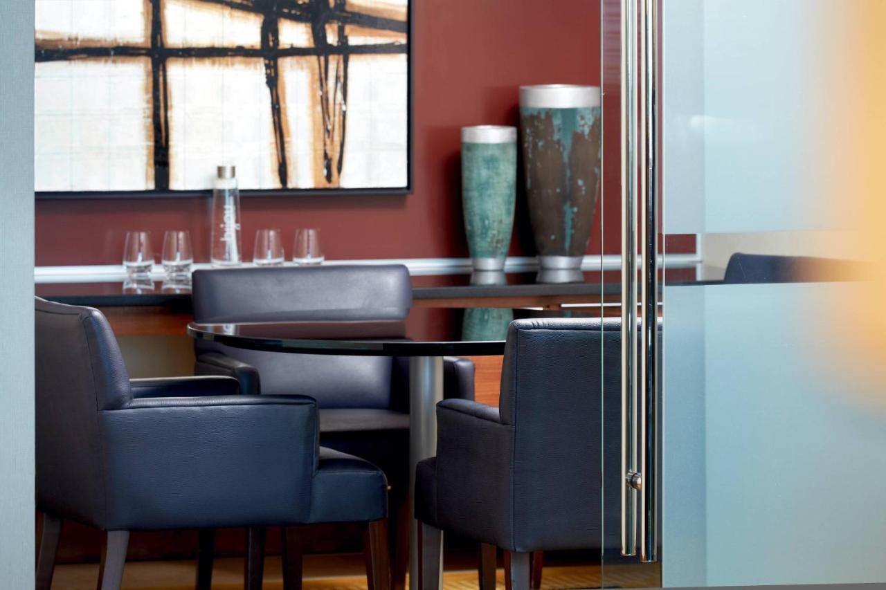 Marriott Montreal Airport In-Terminal Hotel Дорваль Екстер'єр фото