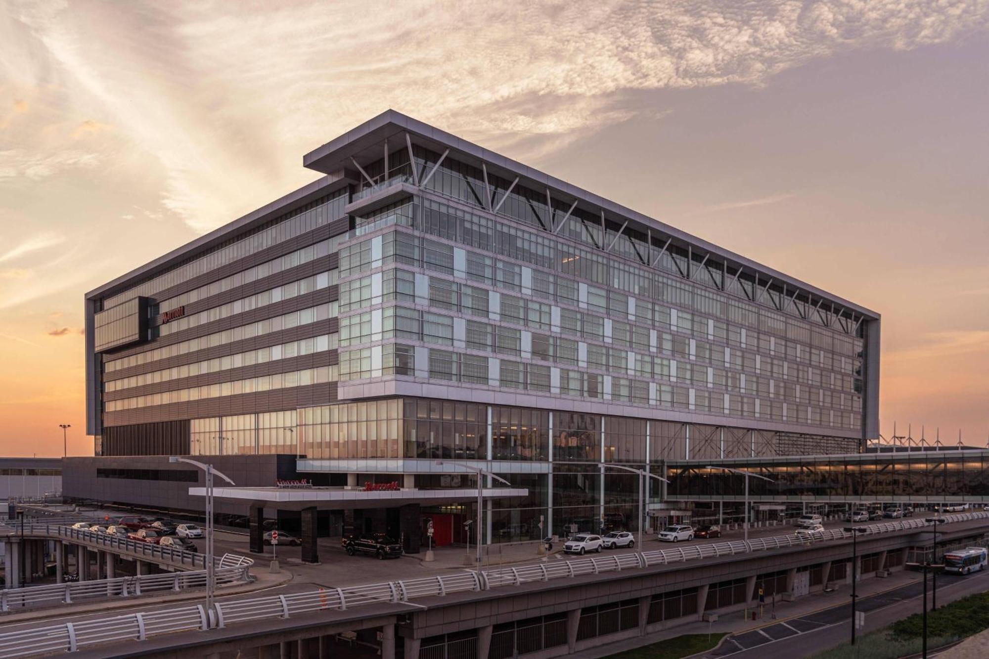 Marriott Montreal Airport In-Terminal Hotel Дорваль Екстер'єр фото