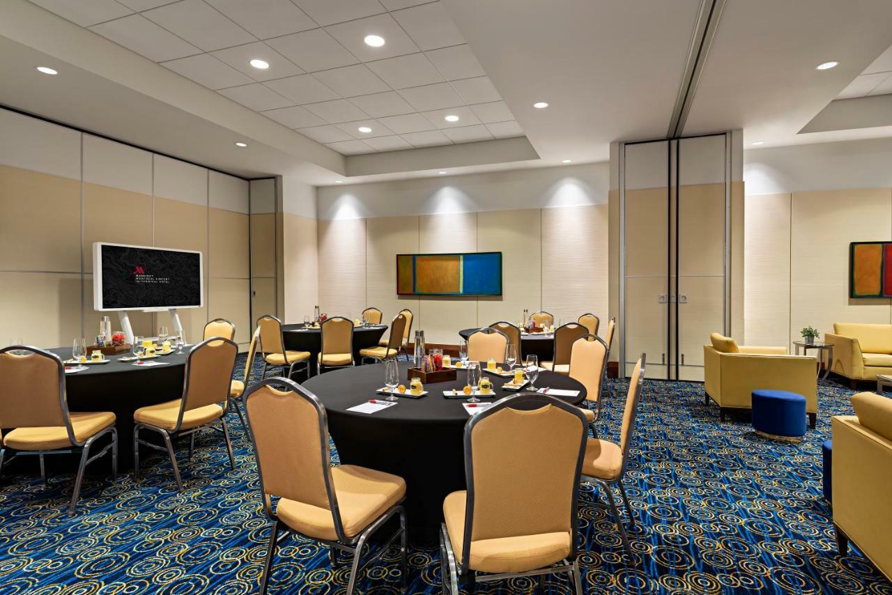 Marriott Montreal Airport In-Terminal Hotel Дорваль Екстер'єр фото